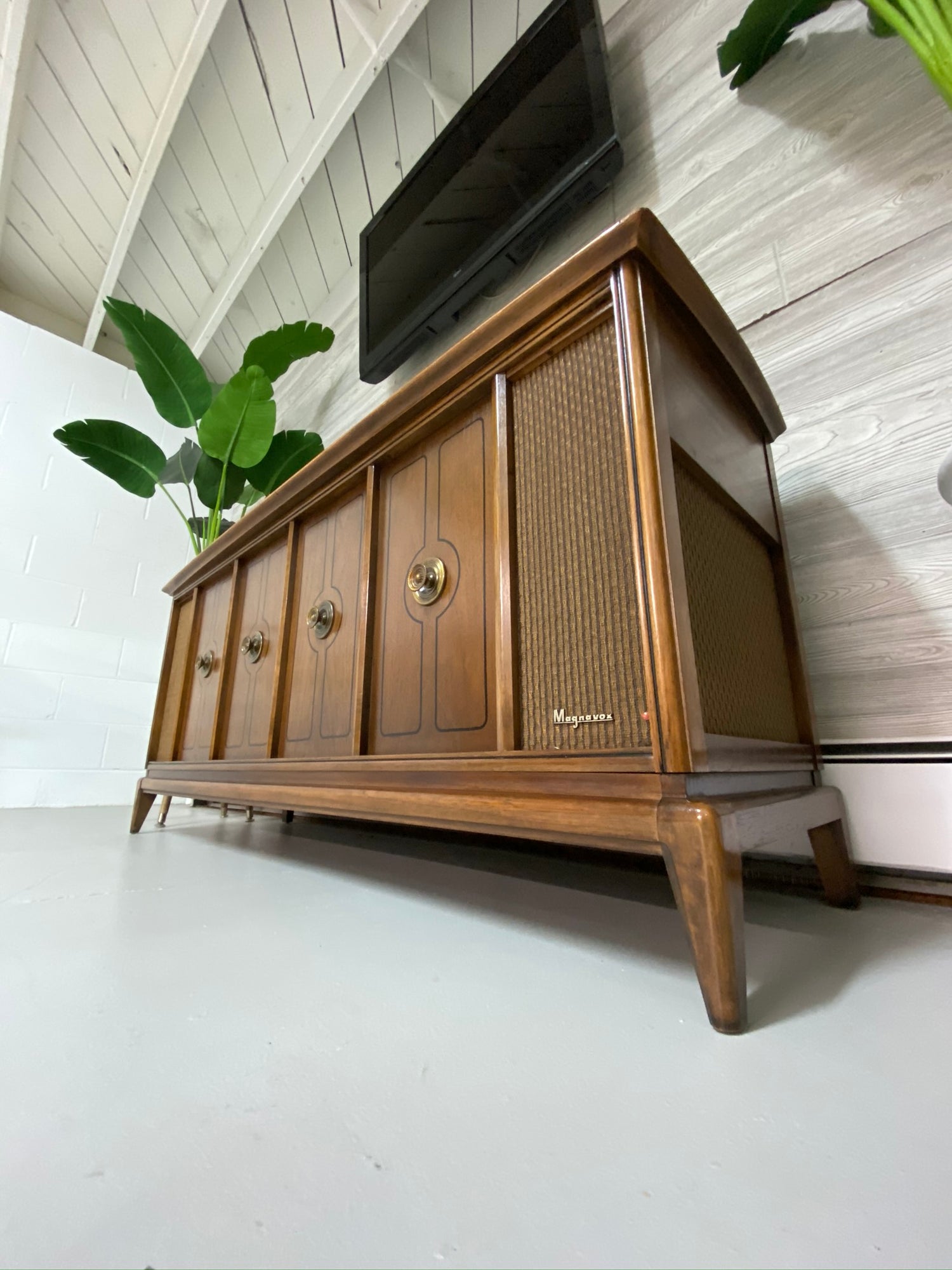 **SOLD OUT**  MAGNAVOX Vintage Stereo Console 60s Record Player Changer AM FM Bluetooth Alexa The Vintedge Co.