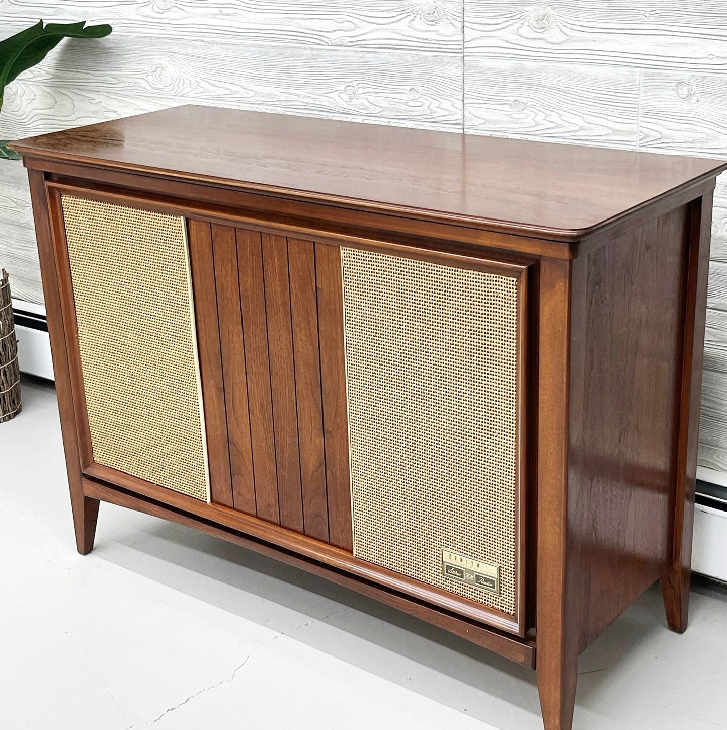 ZENITH Mid Century 60s Stereo Console Record Player Changer AM FM Bluetooth The Vintedge Co.