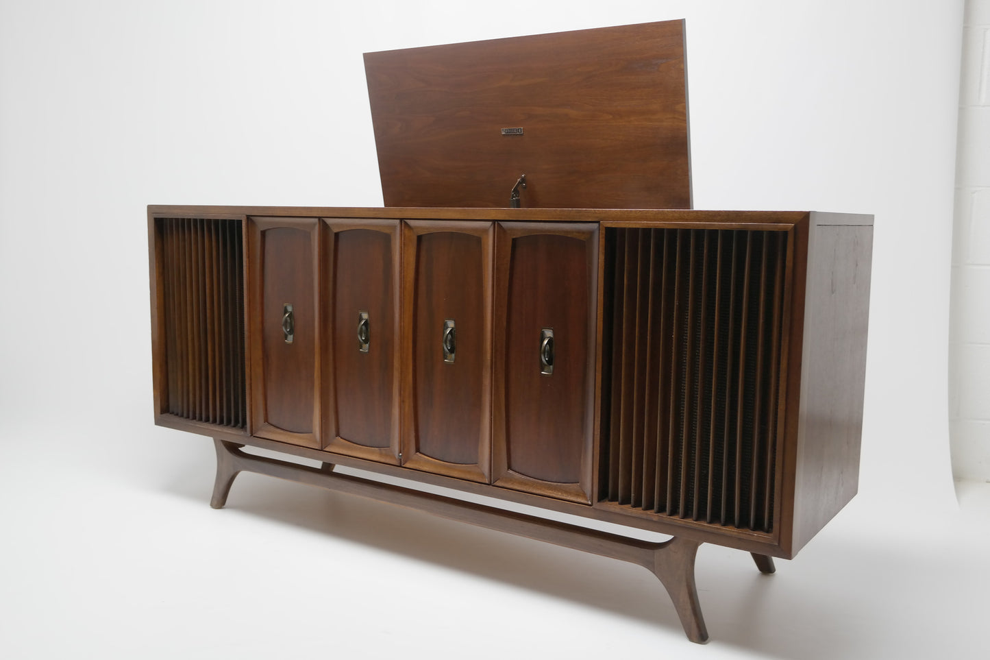 MCM STEREO - 60's - Mid Century Console Record Player - Bluetooth iPod iPhone Android Input AM/FM Tuner The Vintedge Co.