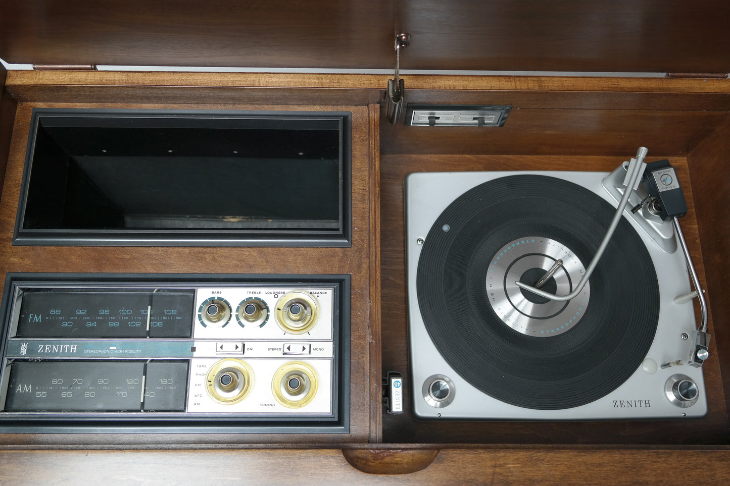 MCM STEREO - 60's - Mid Century Console Record Player - Bluetooth iPod iPhone Android Input AM/FM Tuner The Vintedge Co.