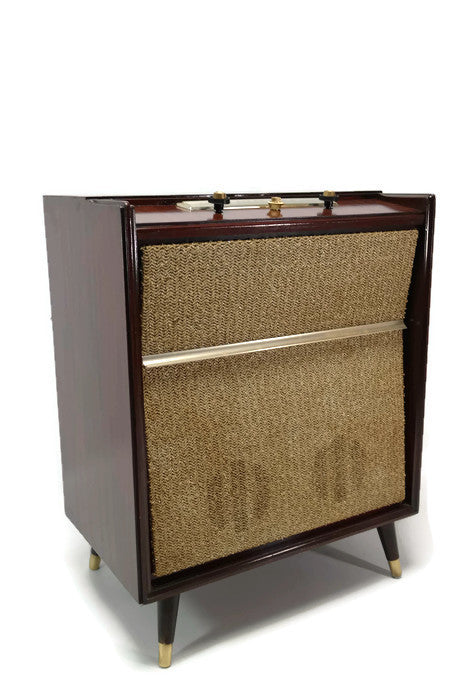 **SOLD OUT** SILVERTONE 50's Mid Century Record Player Changer High Fidelity Console The Vintedge Co.