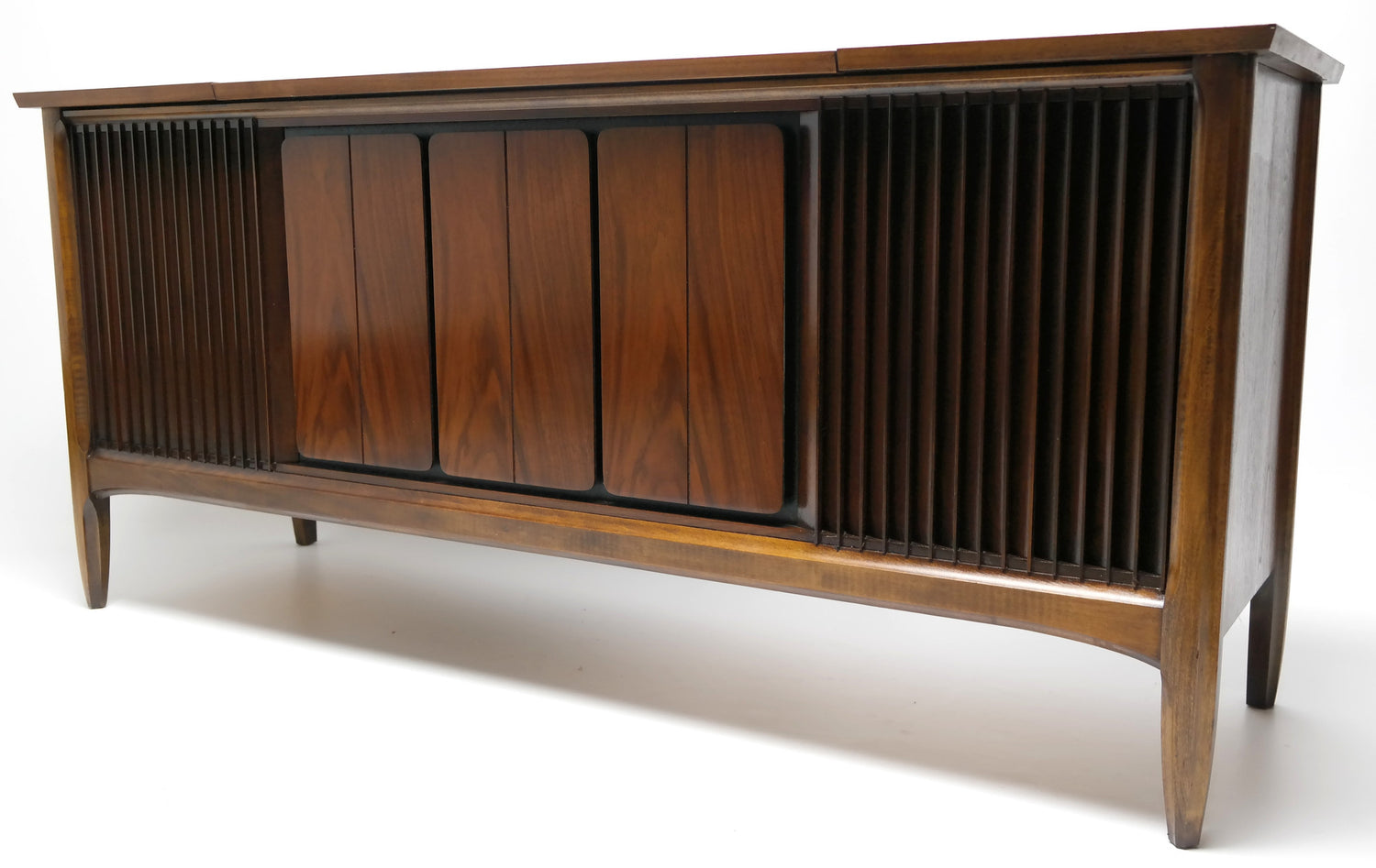 Mid Century Modern Stereo Console By Sylvania Record Changer - AM/FM- Tuner Solid State The Vintedge Co.