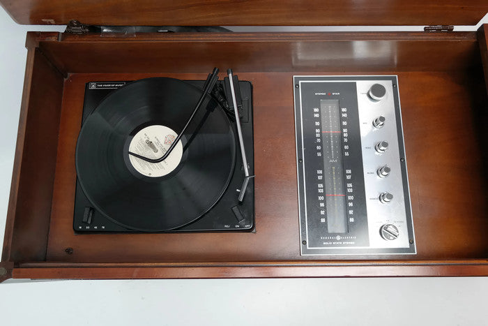 **SOLD OUT**  GE COMPACT Vintage Mid Size Record Player Changer Stereo Console The Vintedge Co.