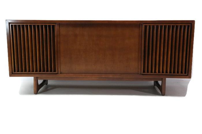 **SOLD OUT**  RCA Mid Century Curved Front Record Player Changer Stereo Console The Vintedge Co.