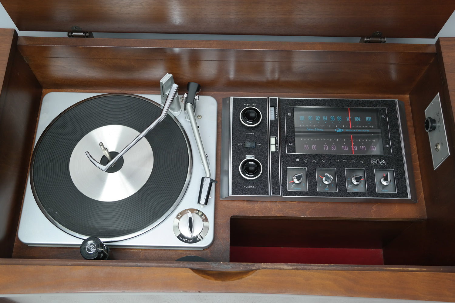 **SOLD OUT**  RCA Mid Century Curved Front Record Player Changer Stereo Console The Vintedge Co.