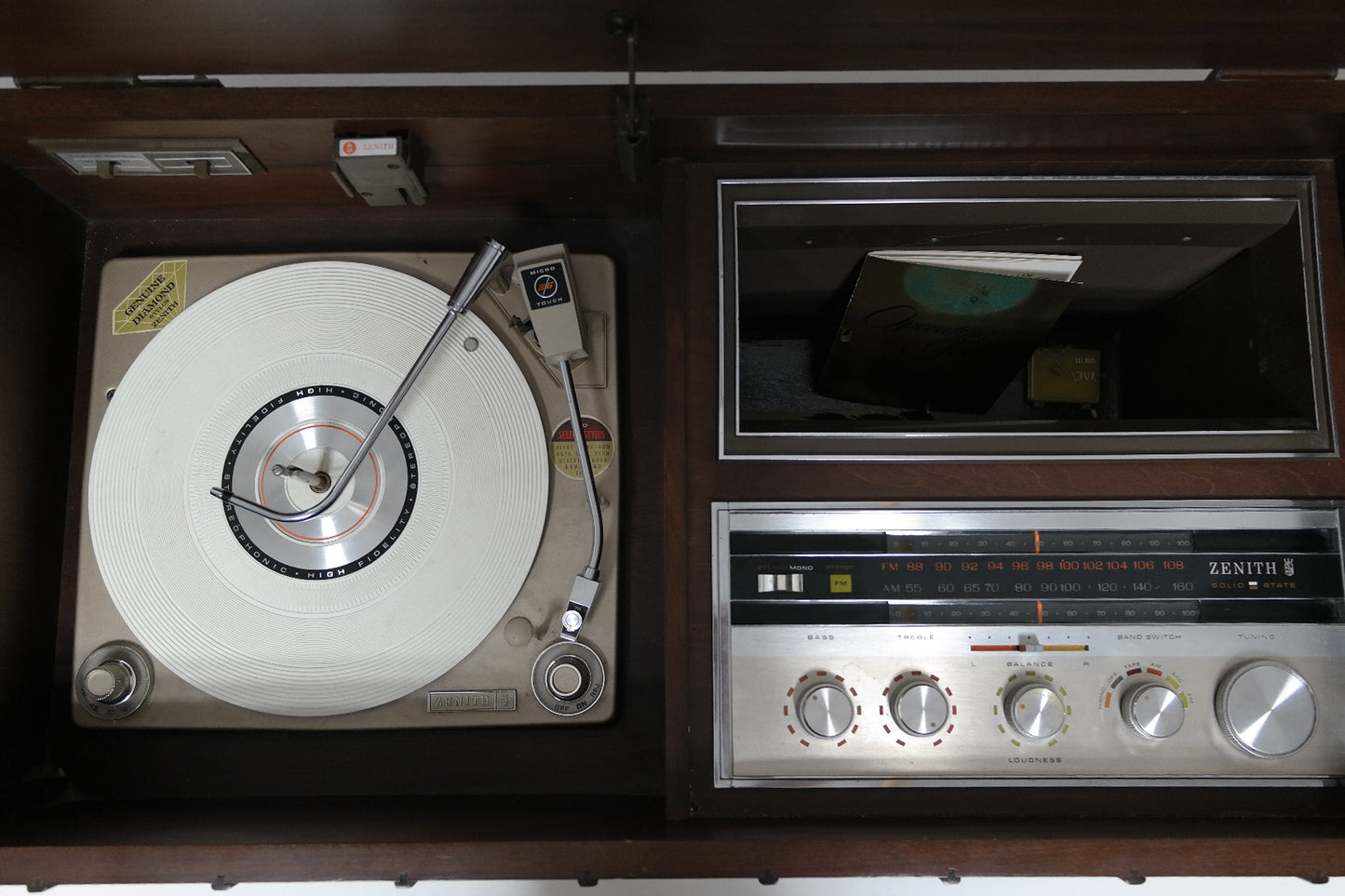 Mid Century Stereo Console  Zenith - Bluetooth -  FM Tuner - Record Changer FULLY RESTORED The Vintedge Co.