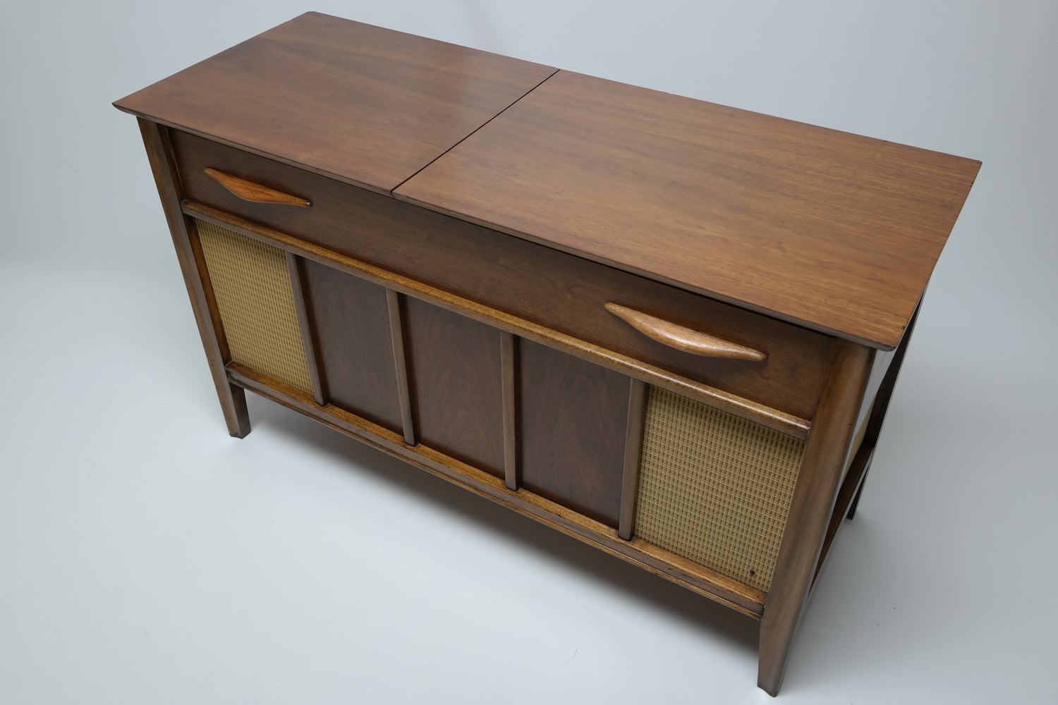 Mid Century Modern Stereo MINI Console Record Changer - AM/FM- Tuner - Bluetooth The Vintedge Co.