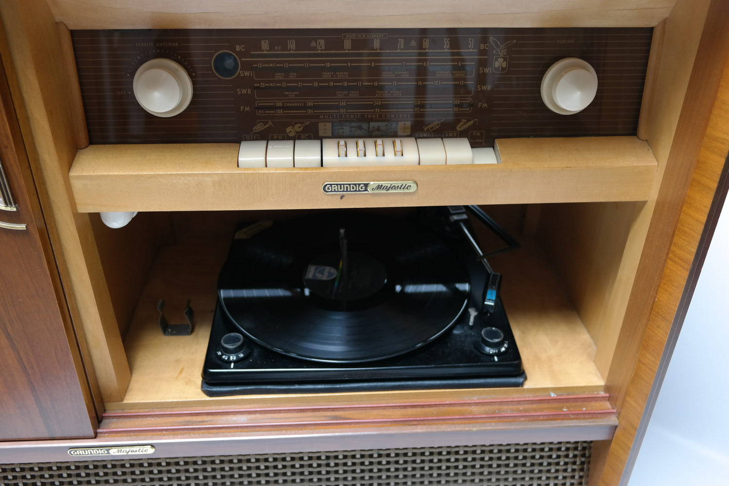 Mid Century Grundig Stereo Console Record Player - Bluetooth - AM/FM Tuner - Shortwave The Vintedge Co.
