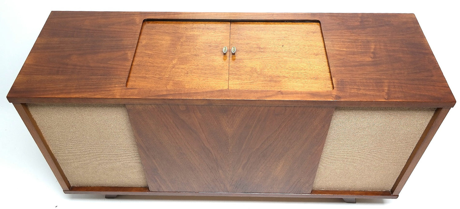 Mid Century Modern Stereo Curtis Mathis Console Record Changer - AM/FM- Tuner - Bluetooth The Vintedge Co.