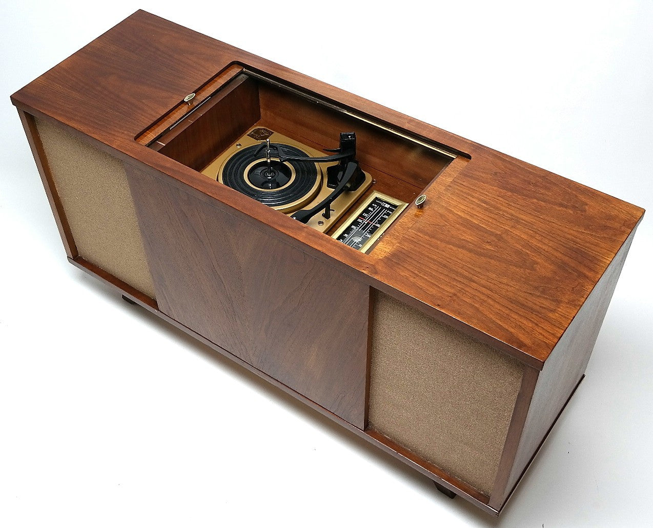 Mid Century Modern Stereo Curtis Mathis Console Record Changer - AM/FM- Tuner - Bluetooth The Vintedge Co.