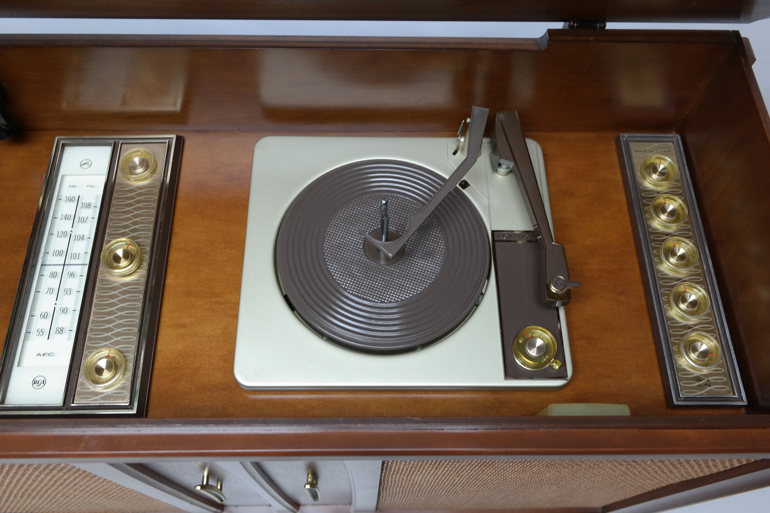 **SOLD OUT** RCA VICTOR Mid Century Stereo Console Record Player Changer AM FM Bluetooth The Vintedge Co.