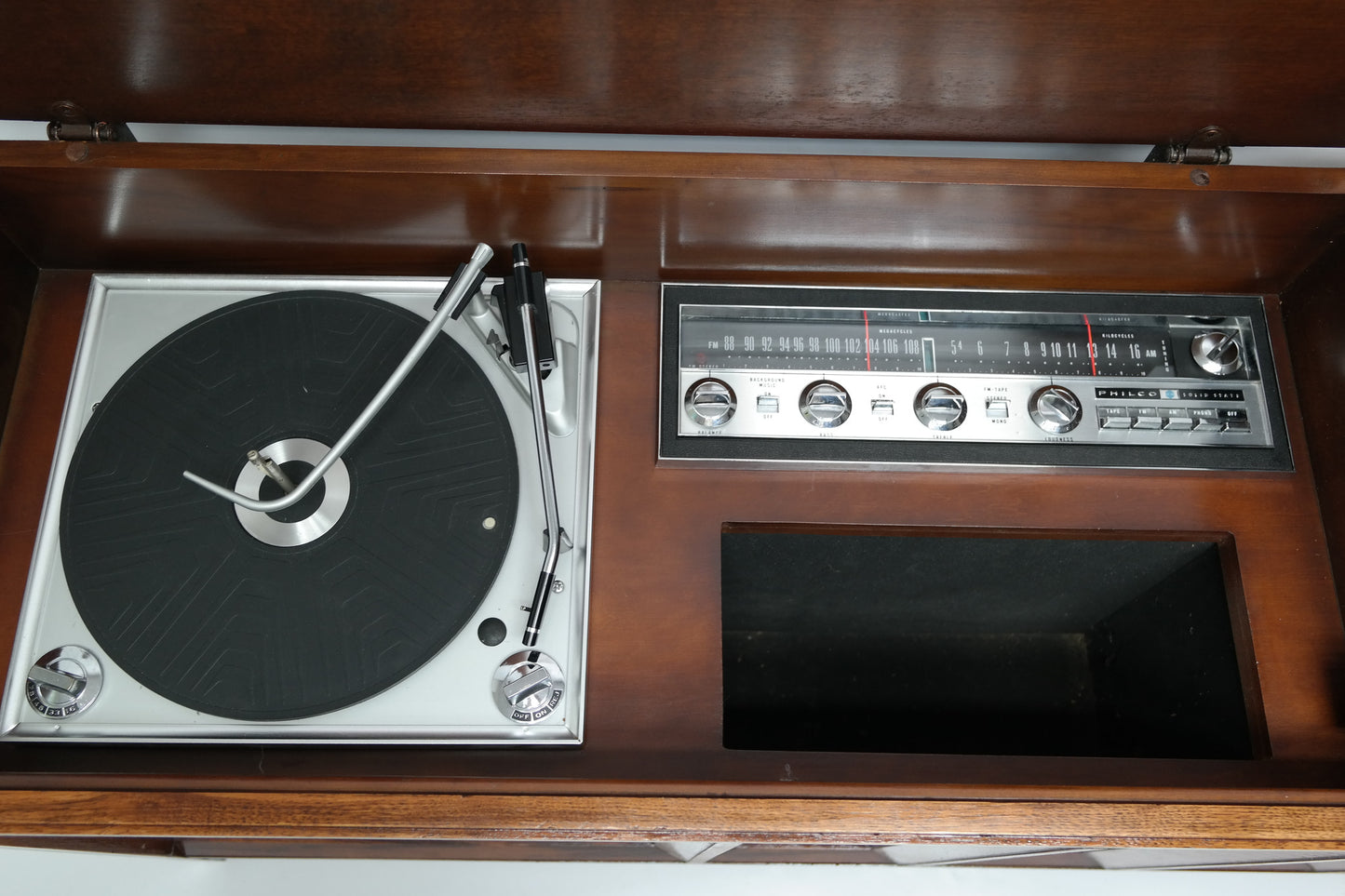 Mid Century Modern Philco Vintage Stereo Console - Record Player Changer - AM/FM Tuner - Bluetooth The Vintedge Co.