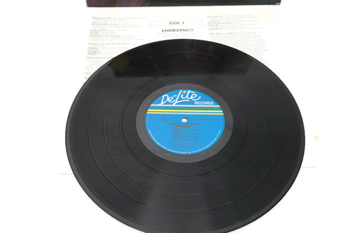 KOOL & THE GANG - Vintage Record Vinyl Album - EMERGENCY The Vintedge Co.
