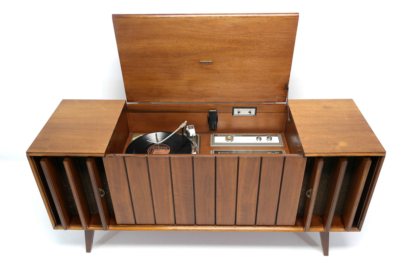 MCM STEREO - 60's - Mid Century Console Record Player - Bluetooth iPod iPhone Android Input AM/FM Tuner The Vintedge Co.
