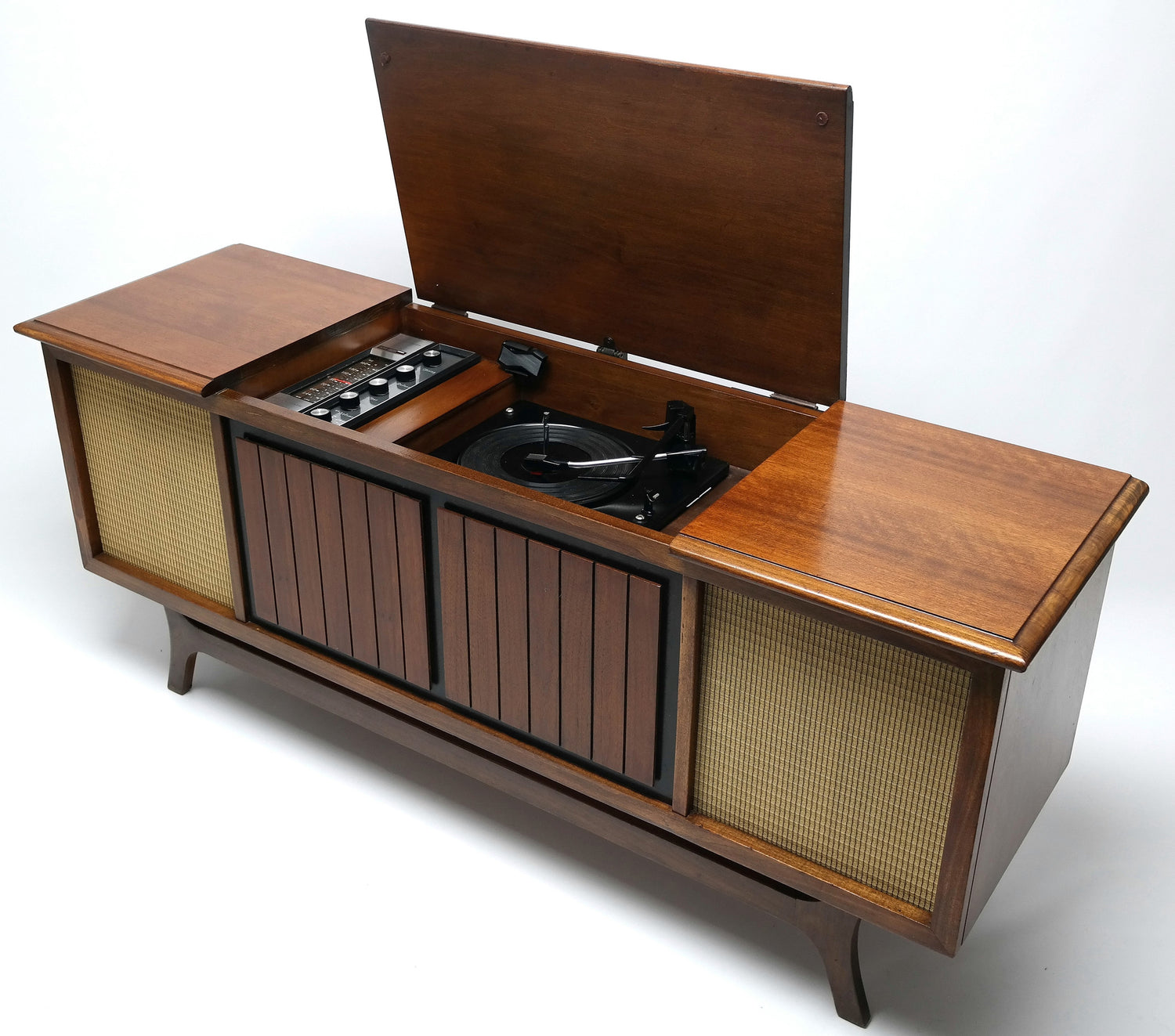 MCM Silvertone STEREO - 60's - Mid Century Console Record Player - Bluetooth iPod iPhone Android Input AM/FM Tuner The Vintedge Co.