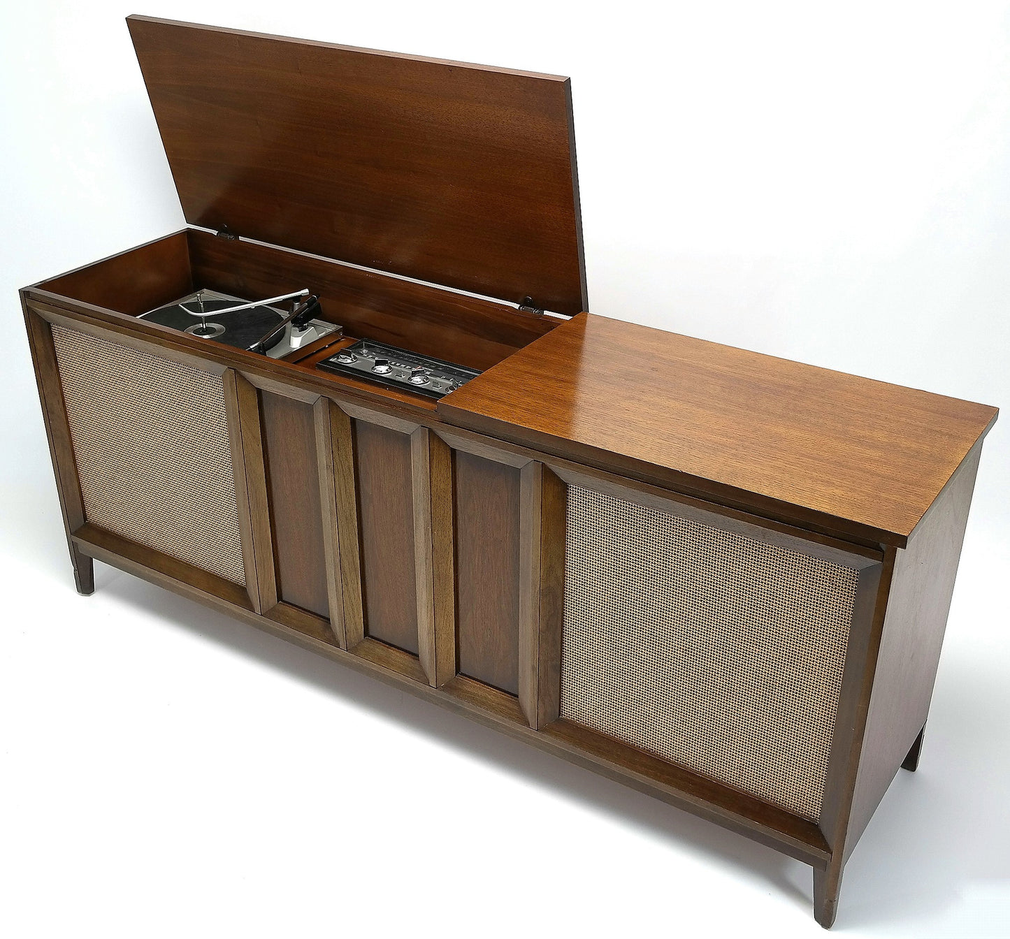 LONG AND LOW MCM STEREO - 50's - Mid Century Philco Stereo Console Record Player - AM / FM Tuner The Vintedge Co.