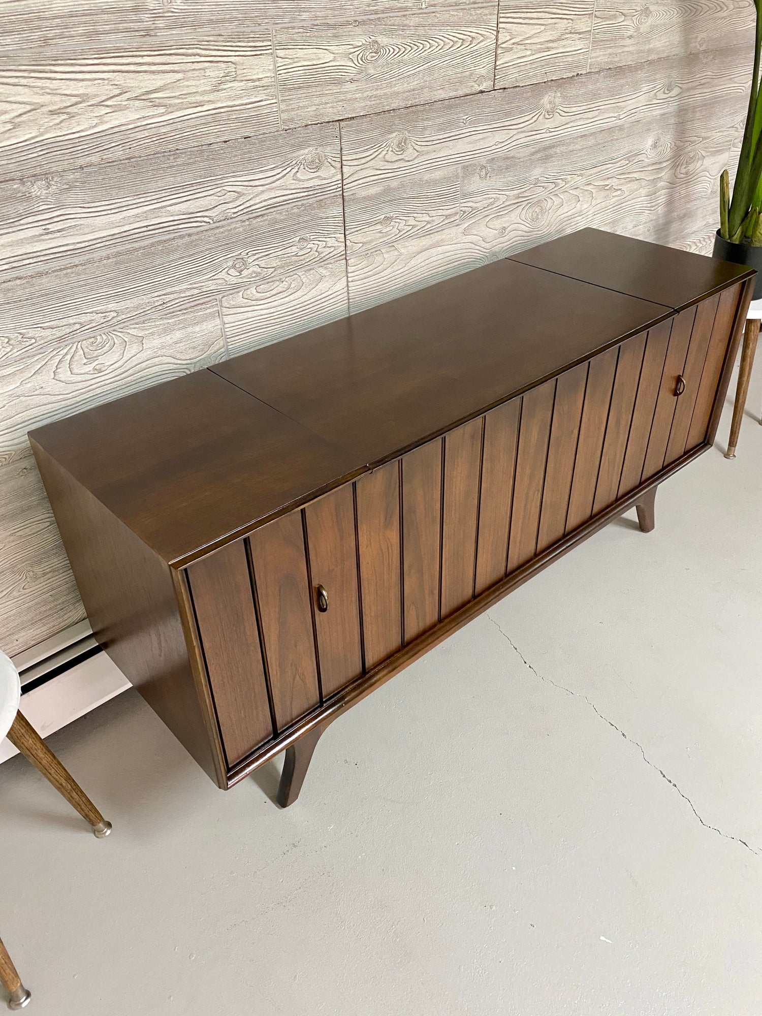 **SOLD OUT** ZENITH Louver Door 60s Record Player Changer Stereo Console AM FM Bluetooth Alexa The Vintedge Co.