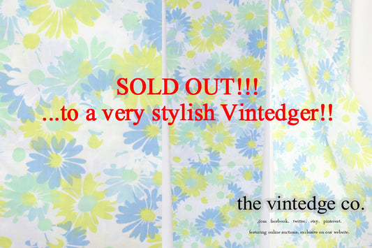 SOLD - Vintage Linen Daisies Sheets The Vintedge Co.